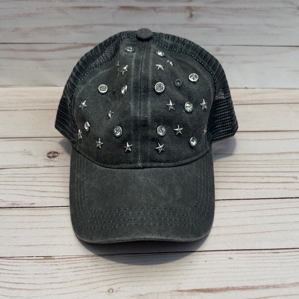Studded greyish Trucker Hat